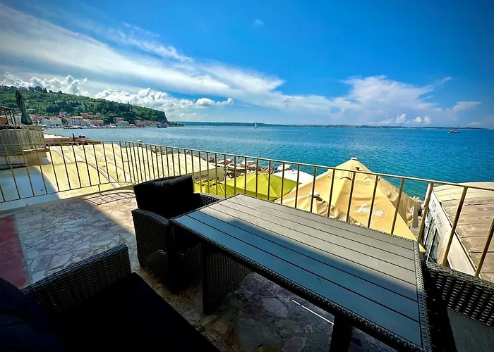 Seahouse Apartments